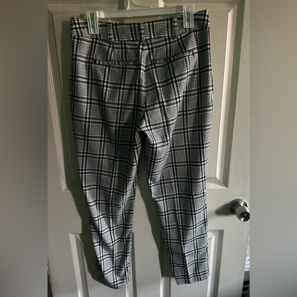 Abercrombie & Fitch Black & White Plaid Pants - Picture 5 of 12